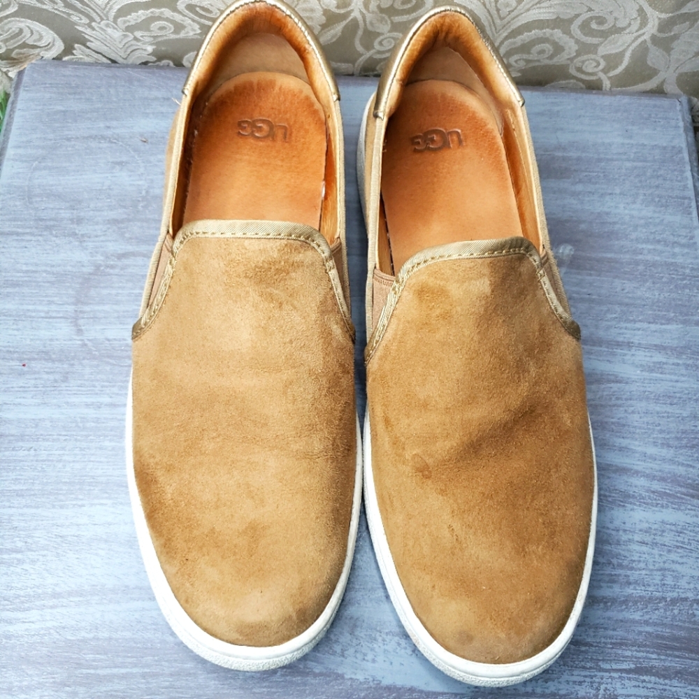 Ugg Tan Slip-on Loafers women's size 8. (sl2)